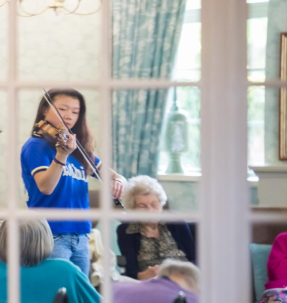 violinist playing for residents